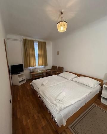 Corvin Panzio Bed & Breakfast Gyor Ngoại thất bức ảnh